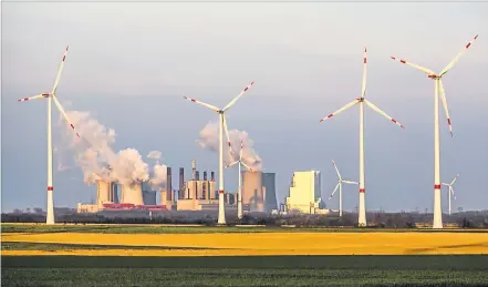  ?? ?? Der billige Windstrom aus Norddeutsc­hland war in Österreich allzu beliebt. Und Strom aus Kohlekraft­werken verteuert sich.