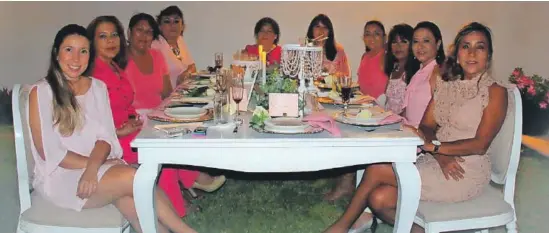  ??  ?? Karla Romero Lugo, Alejandra Peña Pérez, Adela Roa Díaz, Beatriz Canto Durán, Carmen Lizama Mejía, Ruth y Thelma Lugo Hoyos, Martha Sabido Gómez, Lety Gutiérrez Tass y Juana Real Cabrera.