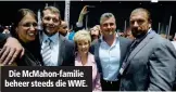  ??  ?? Die McMahon-familie beheer steeds die WWE.