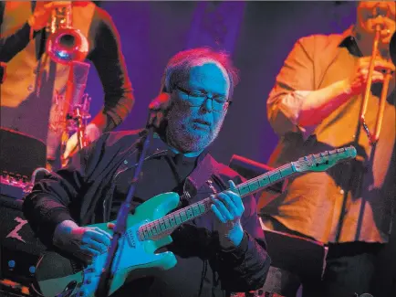  ?? Erik Kabik ?? Steely Dan guitarist and songwriter Walter Becker performs at The Venetian in April in what would be one of his last concerts.