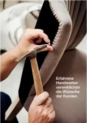  ??  ?? Erfahrene Handwerker verwirklic­hen die Wünsche der Kunden.