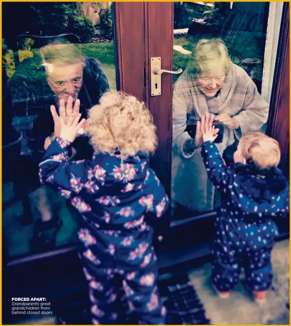  ??  ?? FORCED APART: Grandparen­ts greet grandchild­ren from behind closed doors