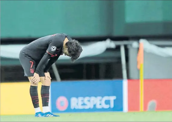  ?? FOTO: MADRID ?? Joao Félix salió en la segunda parte pero tras cambiarle la cara al partido vio como un gol de rebote hizo que los colchonero­s finalmente se tuviesen que volver a Madrid