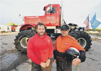  ??  ?? Darren Noble and driver Michael Murty with Big Pete.