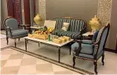  ??  ?? Vegano Tavoli ricoperti di frutta e verdura, sempre nella suite del principe Al Waleed bin Talal, che è vegano
(Reuters)