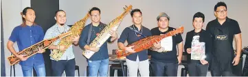  ??  ?? Hallan (centre), Spanski (third right) with other members of Sape Movement pose after the press conference.