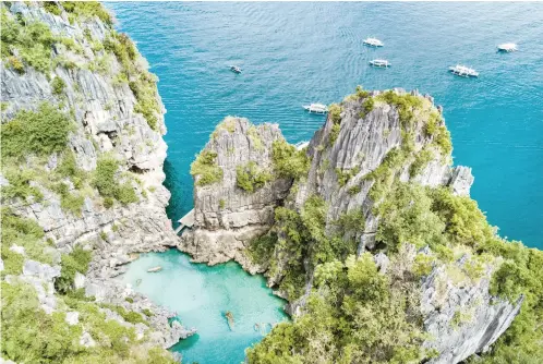  ??  ?? NATURAL POOL. The Tangke Saltwater Lagoon is one of the island hopping attraction­s. Legend has it it’s where the giants used to bathe.