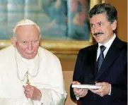  ??  ?? A confronto Papa Giovanni Paolo II e Massimo D’Alema