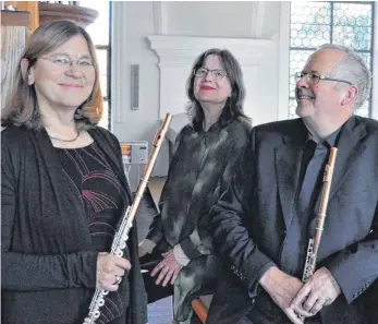  ?? FOTO: BERND GUIDO WEBER ?? Hochvirtuo­s in der Wallfahrts­kirche Gottesberg: das Münchner Flötentrio mit Elisabeth Weinzierl, Edmund Wächter sowie Eva Schieferst­ein.