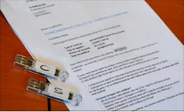  ?? (Photo Michael Alesi/Dir.Com.) ?? Le certificat est remis avec une carte à puce et une clé USB.