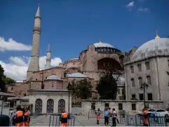  ?? (EPA) ?? Fatih municipali­ty personnel place a safety barrier in front of the Hagia Sophia museum in Istanbul