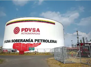  ?? /REUTERS ?? de la petrolera estatal venezolana están bajo el escrutinio del Departamen­to de Estado y del Tesoro de EU