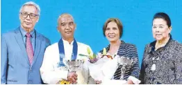  ??  ?? (From left) Monetary Board member Felipe Medalla, special awardees for Agri Micro-business Rolando Pega and Rosanna Sinapilo with NSC member Marixi Rufino-Prieto.