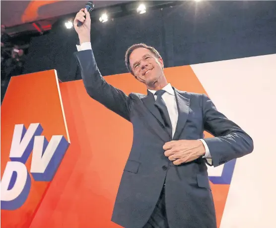  ?? Yves herman/reuters ?? En La Haya, Rutte festejó ayer la victoria de los liberales conservado­res