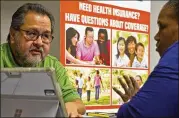  ?? THE NEW YORK TIMES ?? Gustavo Valenzuela (left) discusses options for Rozetta Finley in Dallas. Veterans of the Obama administra­tion said opposition to the health law had taken a toll on the number of people who signed up.