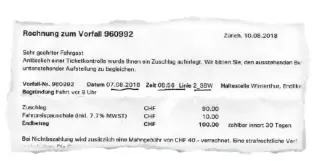  ??  ?? Mit 9-Uhr-Abo um 8.56 Uhr im Bus unterwegs: Das kostet die Rentnerin 100 Franken.