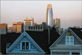  ?? PHOTOS BY JASON HENRY / THE NEW YORK TIMES ?? Salesforce Tower looms beyond the famous row of Victorian houses known as the “painted ladies.” The building’s 61st floor is a 17,000-square-foot event space that nonprofits can use for free.