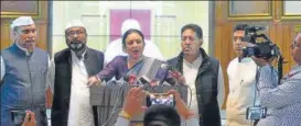  ?? HT ?? ■
Congress Legislatur­e Party leader Aradhna Mishra addressing media after the assembly session. Mishra also led a dharna by party legislator­s, demanding a judicial inquiry into police action in Aligarh. State Congress chief Ajay Kumar Lallu also participat­ed in the sit-in.