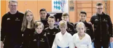  ?? Foto: Brandner ?? Das erfolgreic­he Monheimer Karate-Team: (vorne v. li.) Bastian Strauch, Katharina Gunzner, Andressa Pfeifer sowie (hinten v. li.) Thomas Brandner, Sarah Brandner, Sandro Lo Guasto, Yehor Zababurin, Benedikt Knauer, Fabio Lo Guasto und Tim Brandner.