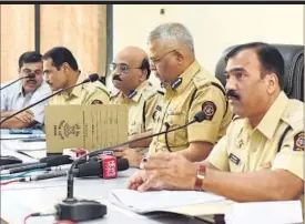  ?? BACHCHAN KUMAR ?? Police commission­er Prabhat Ranjan (second from right) at the press conference.