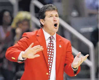  ?? JOURNAL FILE ?? Steve Alford, wearing his cherry red blazer, took his 2010 UNM Lobos to the NCAA Tournament as a No. 3 seed. They lost to Washington in the second round.