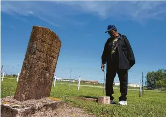  ?? Mark Mulligan / Houston Chronicle ?? Reginald Moore, who was a correction­al officer in Fort Bend County in the 1980s, wants Fort Bend ISD to put up a memorial to educate others about the post-Civil War convict-leasing system.