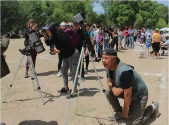  ?? ?? Parajes turísticos como El Picacho, con paisajes naturales, atrajeron a miles de visitantes para observar el eclipse.