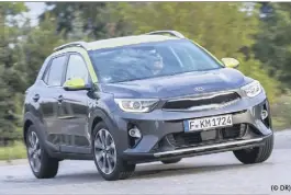  ?? (© DR) ?? Alors que son cousin Hyundai s’inspire de Citroën avec des feux à Leds sur deux rangées, le Kia Stonic adopte un regard d’un seul tenant, qui domine l’imposant « nez de tigre ».