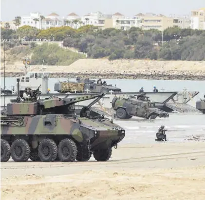  ?? ROMÁN RÍOS / EFE ?? Maniobras de la Armada en la Base Naval de Rota (Cádiz) con participac­ión de la OTAN, el pasado día 15.