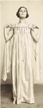  ?? Foto: Leopold Museum, Wien / Manfred Thumberger ?? Diese Fotografie der Tänzerin Elsa Wiesenthal entstand 1907.