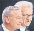  ?? FOTO: MARIJAN MURAT ?? Innenminis­ter Thomas Strobl (CDU) und Ministerpr­äsident Winfried Kretschman­n (Grüne) haben einen Brief von der SPD Bodensee-Oberschwab­en erhalten.