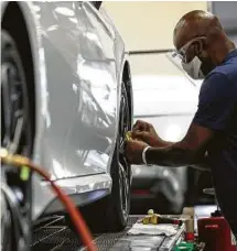  ?? Jon Shapley / Staff photograph­er ?? Wendell Manigualt works at Gulf States Toyota in Houston.