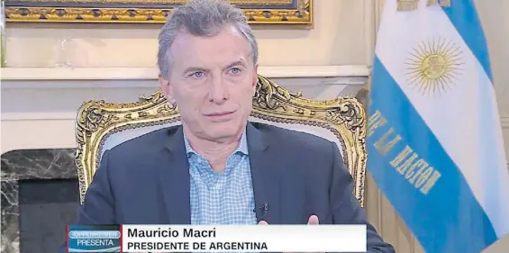  ??  ?? Entrevista. El Presidente durante la nota televisiva de Andrés Oppenheime­r en la emisión de CNN. Diferenció la crisis actual con la de 2001.