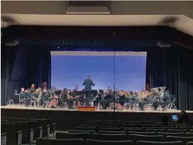  ?? Photo by Anna Sutton ?? ■ Head band director Kevin Sutton, middle, leads the Texas Middle School Symphonic Band during a performanc­e at the UIL Concert and Sight-Reading Contest.