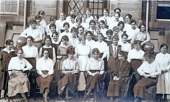  ?? ?? Pupils at Dudley Training College’s South Hostel, 1918-1920