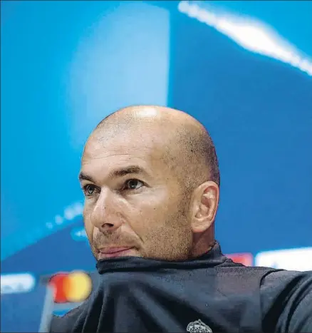  ?? EMILIO NARANJO / EFE ?? Zinédine Zidane, en su comparecen­cia de ayer ante la prensa