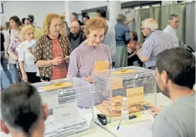  ?? AP ?? Sufragio. Una imagen del voto del último en la región de Pamplona.