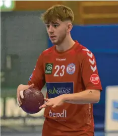  ?? Foto: Ernst Mayer (Archiv) ?? VfL-Handballer Gabriel Scholz konnte im Auswärtssp­iel als Ersatz für David Pfetsch überzeugen.