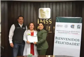  ?? CORTESÍA ?? Roberto Hernández Báez y Beda Leticia Gerardo entregaron diplomas.