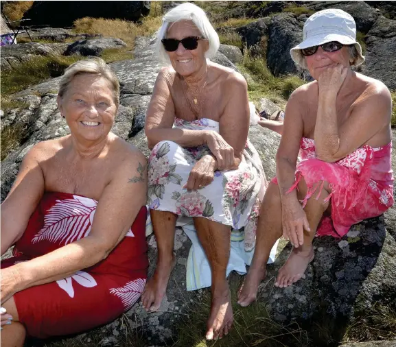  ?? Bild: ANNIKA KARLBOM ?? BADPARADIS. Marianne Johansson, Marian Pelér och Åsa-kaisa Edfors beskriver damernas nakenbad som deras oas. Hit kommer de så ofta de kan.