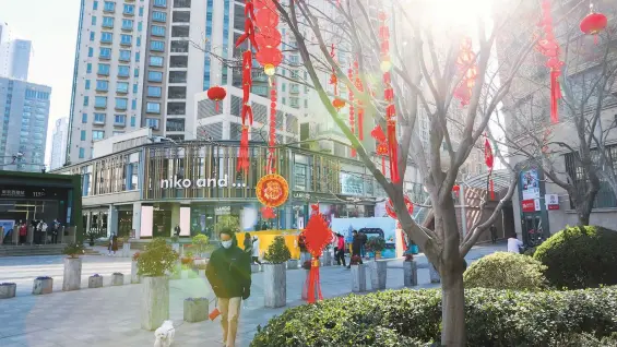  ??  ?? In downtown Jing’an, festive decoration­s are hung in the streets, shopping malls and tourist attraction­s. — Jiang Xiaowei