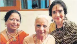  ??  ?? Girija Devi’s (centre), daughter Sudha Datta (left), shares that the former was fond of actor Vyjayanthi­mala (right)