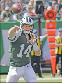  ?? The Associated Press ?? New York Jets rookie quarterbac­k Sam Darnold throws a pass during NFL action against the Miami Dolphins last Sunday.