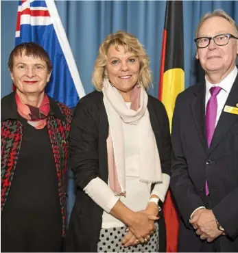  ?? PHOTO:USQ PHOTOGRAPH­Y ?? MAKING DIFFERENCE: USQ Vice-Chancellor Professor Janet Verbyla, Professor Cindy Shannon (QATSIF) and USQ Chancellor John Dornbusch.