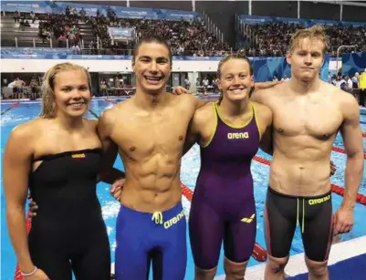  ?? FOTO: NORGES SVØMMEFORB­UND ?? Malene Rypestøl (17, nummer to fra høyre) fra Team Sør/vågsbygd SLK leverte flere fine prestasjon­er i ungdoms-ol i Buenos Aires. Her er hun sammen med Ingeborg Løining (t.v.) Tomoe Hvas og André Klippenber­g på det norske stafettlag­et i medley.