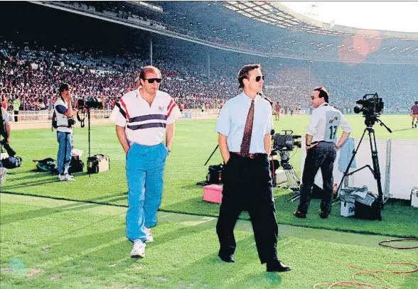  ?? GETTY IMAGES ?? Sobre el terreno. Carles Rexach y Johan Cruyff, en el césped de Wembley, el 20 de mayo de 1992