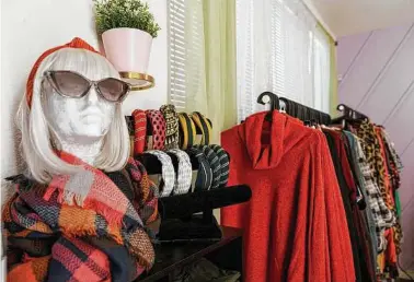  ?? Sam Owens / Staff photograph­er ?? The Eye Candy Boutique showroom at 2003 S. Zarzamora St. offers accessorie­s and plus-size clothing. Her backup system helps owner Elsa Fernandez deal with supply-chain problems.