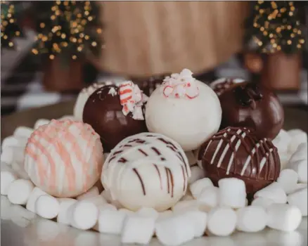  ?? PHOTO— SIMPLYREAL­MOMS. COM ?? Hot chocolate bombs are easy tomake, pleasing to the palate and make a great DIY gift this holiday season.