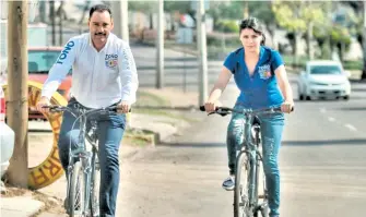  ?? Foto: Cortesía ?? TOÑO Martín del Campo, aspirante al Senado de la coalición Por México al Frente, respaldará el uso de la bicicleta.