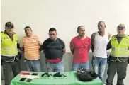  ?? PRENSA POLICÍA ?? Los individuos detenidos en la fotografía de reseña.